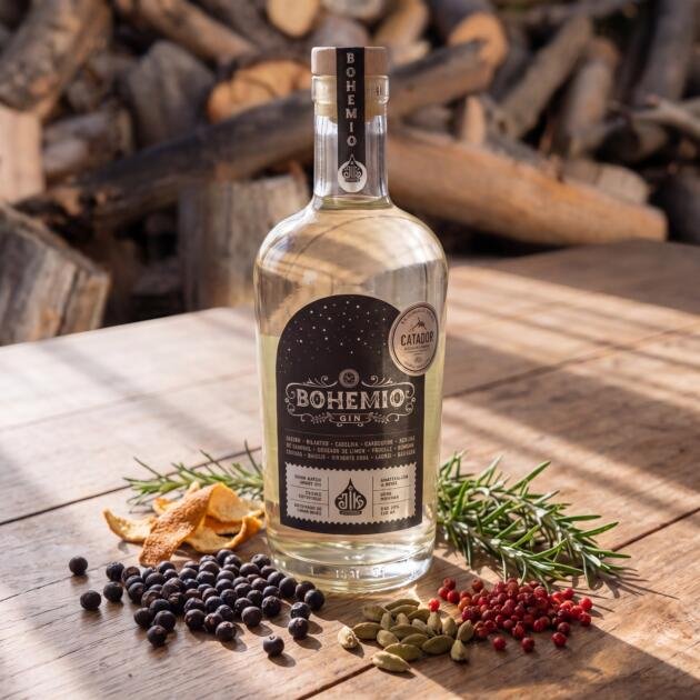 Botella de Gin Bohemio 700 ml, gin artesanal chileno de 15 botánicos del valle del Marga-Marga